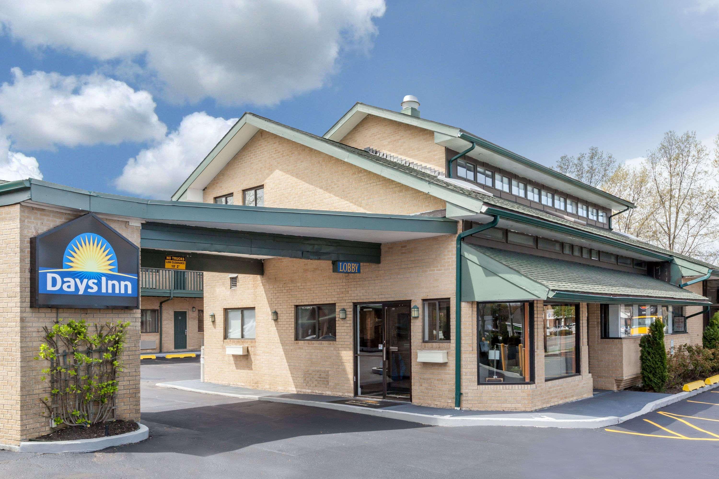 Days Inn By Wyndham Woodbury Long Island Exterior photo