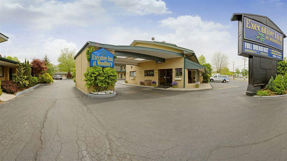 Days Inn By Wyndham Woodbury Long Island Exterior photo