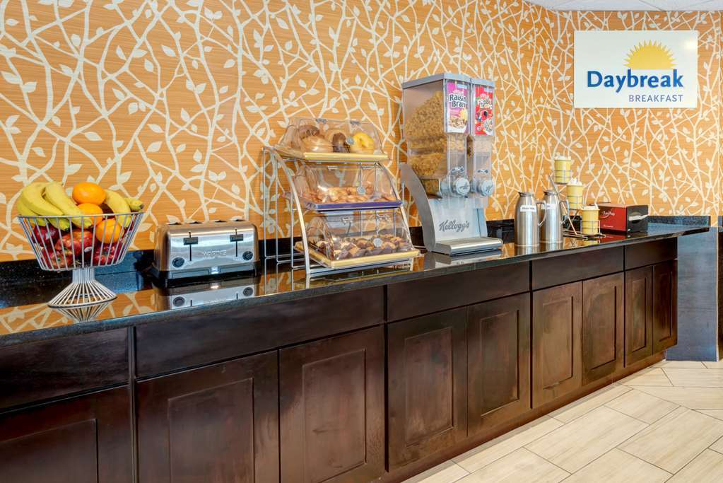 Days Inn By Wyndham Woodbury Long Island Facilities photo