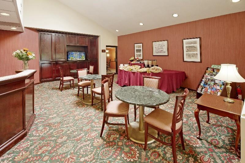 Days Inn By Wyndham Woodbury Long Island Restaurant photo